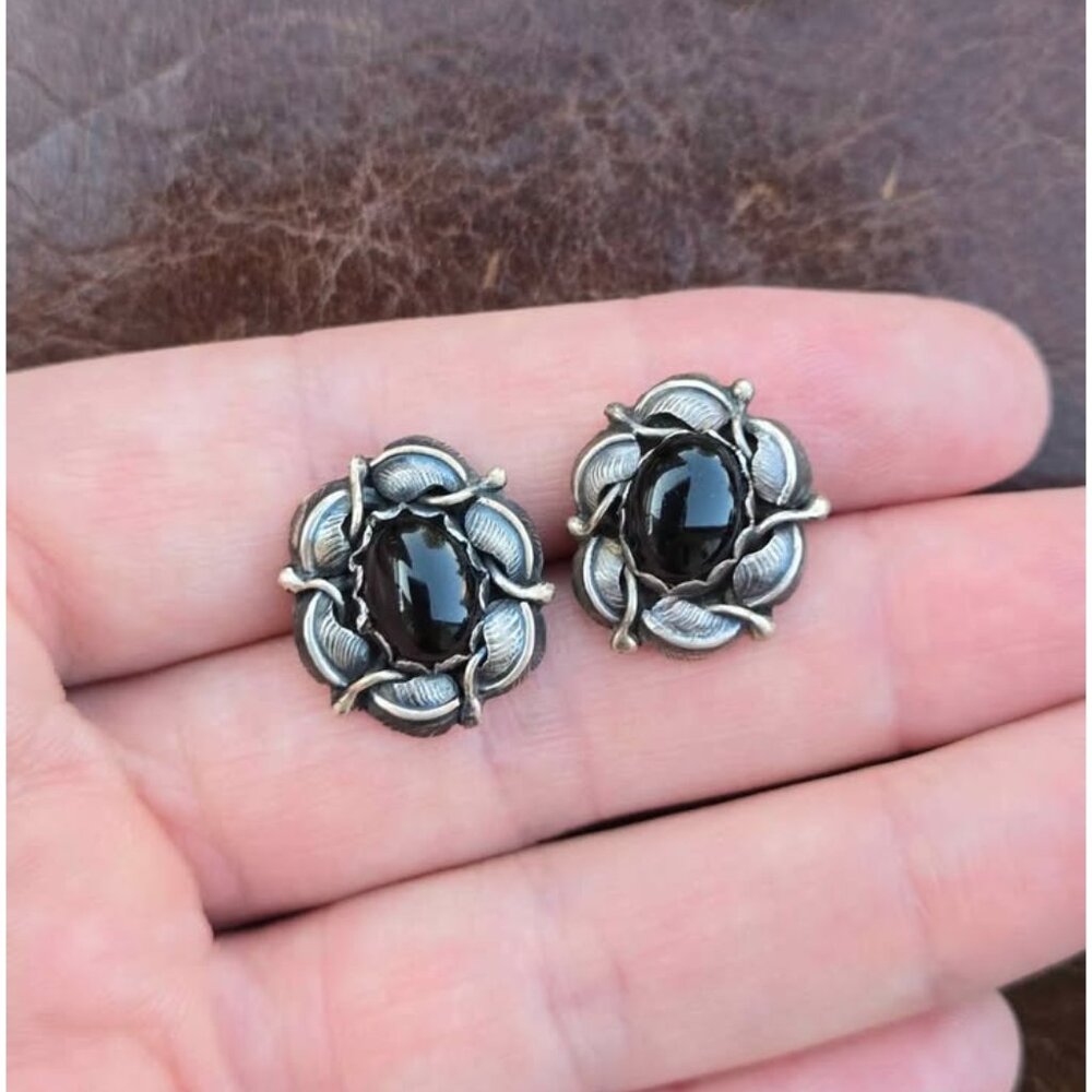 Ellen Myrtle Signed Navajo Black Onyx Earrings Leaf or Feather Handmade Vintage